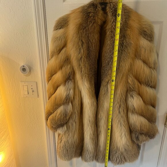 Stunning Fox Fur Coat - Picture 5 of 8